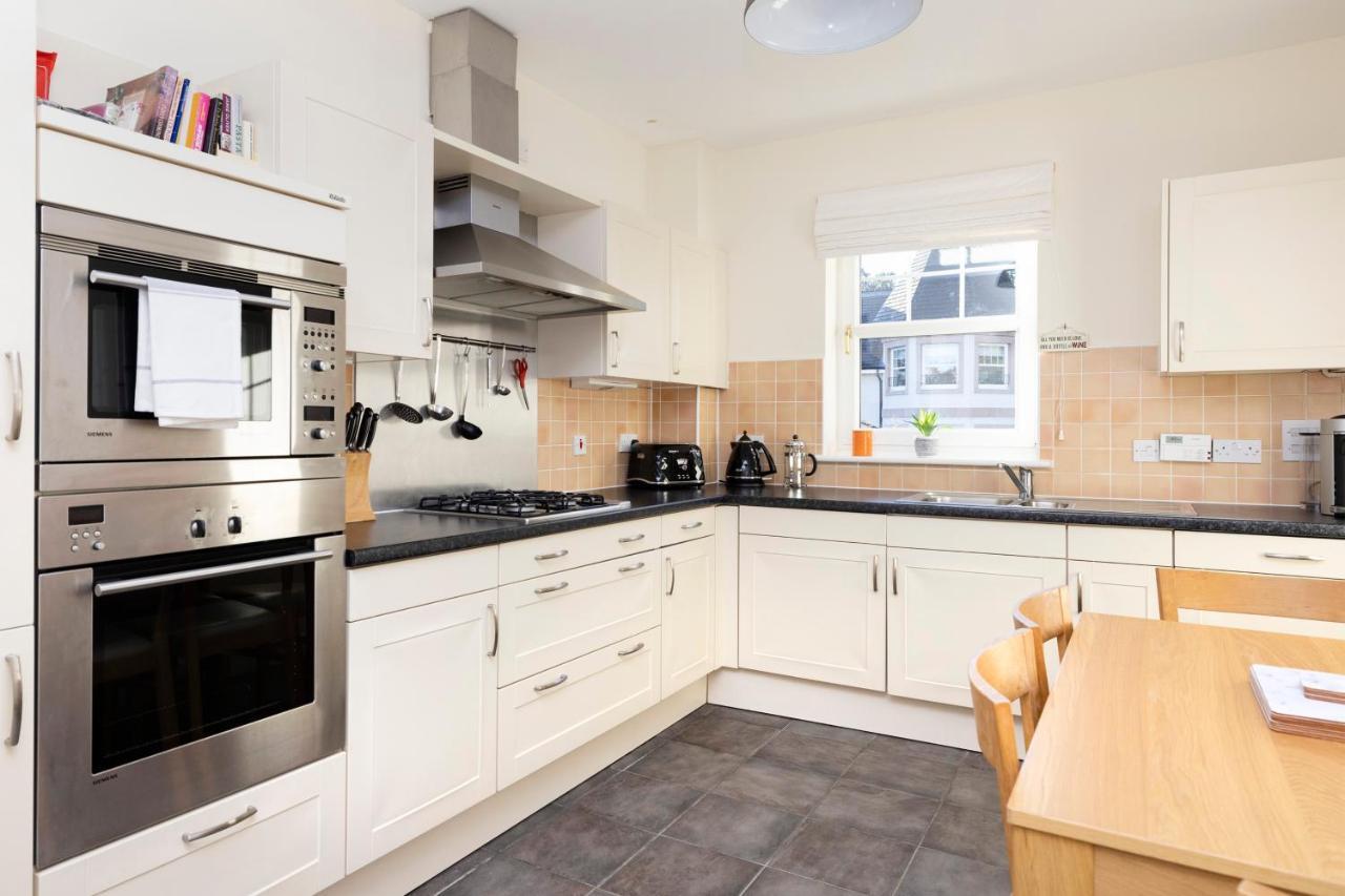 Joivy Modern Flat With Free Parking Apartment Edinburgh Bagian luar foto