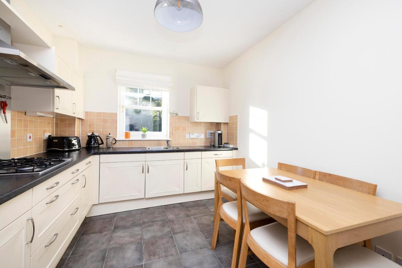 Joivy Modern Flat With Free Parking Apartment Edinburgh Bagian luar foto