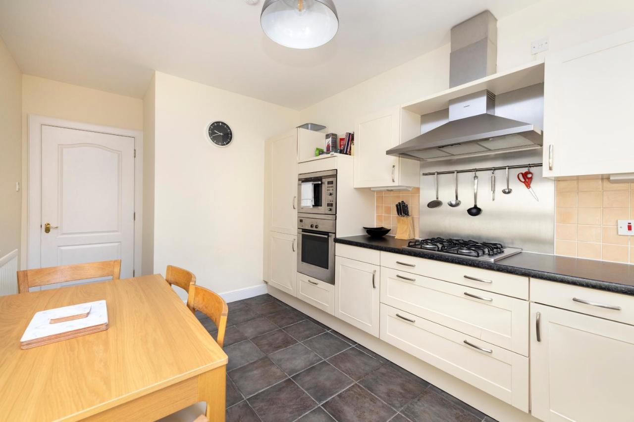 Joivy Modern Flat With Free Parking Apartment Edinburgh Bagian luar foto