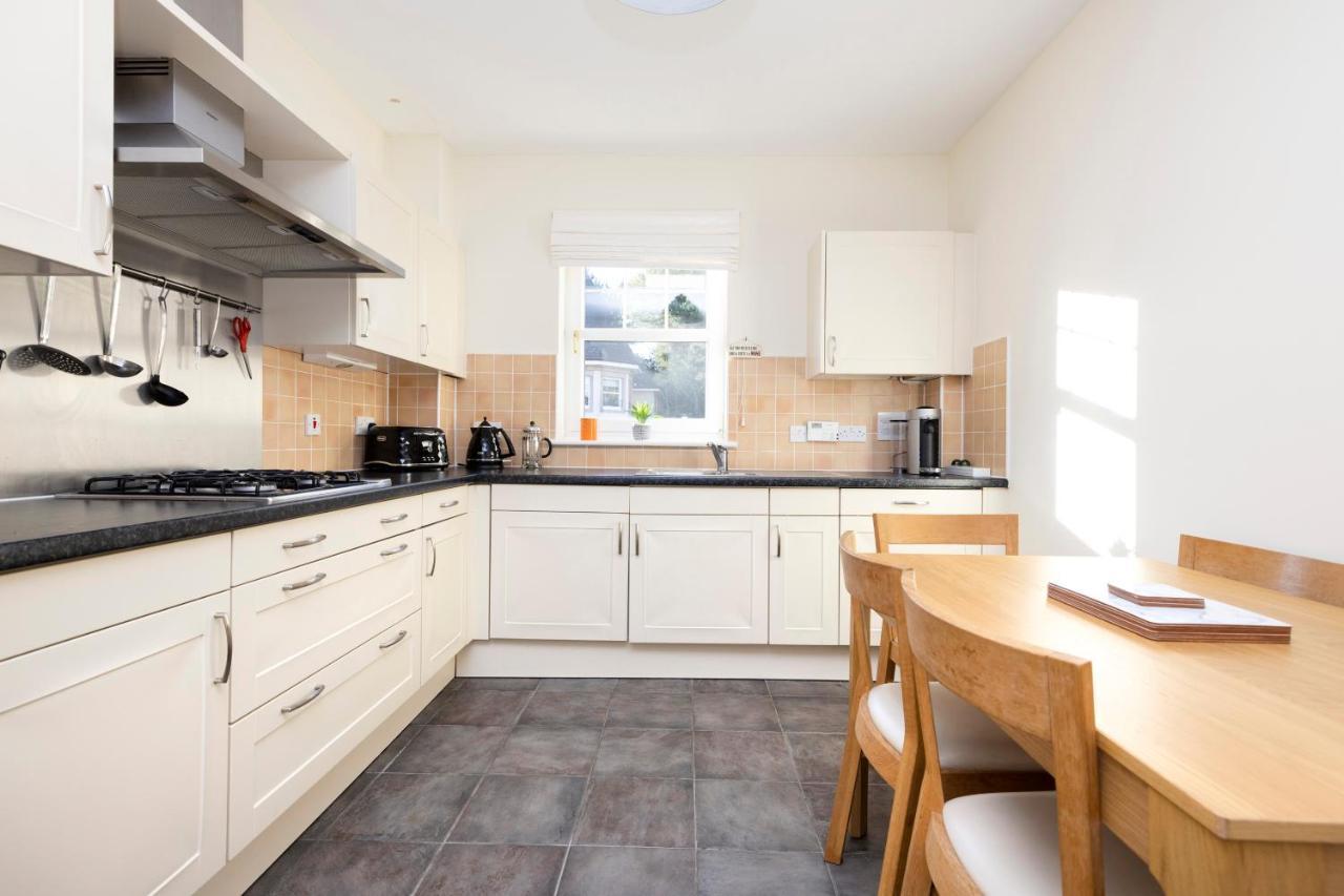 Joivy Modern Flat With Free Parking Apartment Edinburgh Bagian luar foto