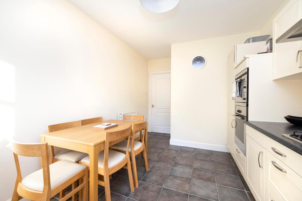 Joivy Modern Flat With Free Parking Apartment Edinburgh Bagian luar foto