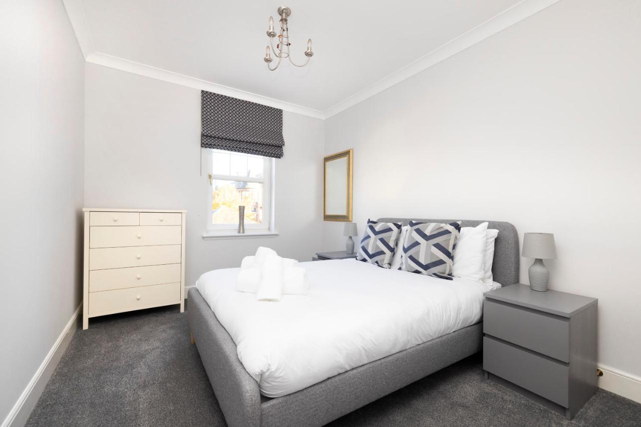 Joivy Modern Flat With Free Parking Apartment Edinburgh Bagian luar foto