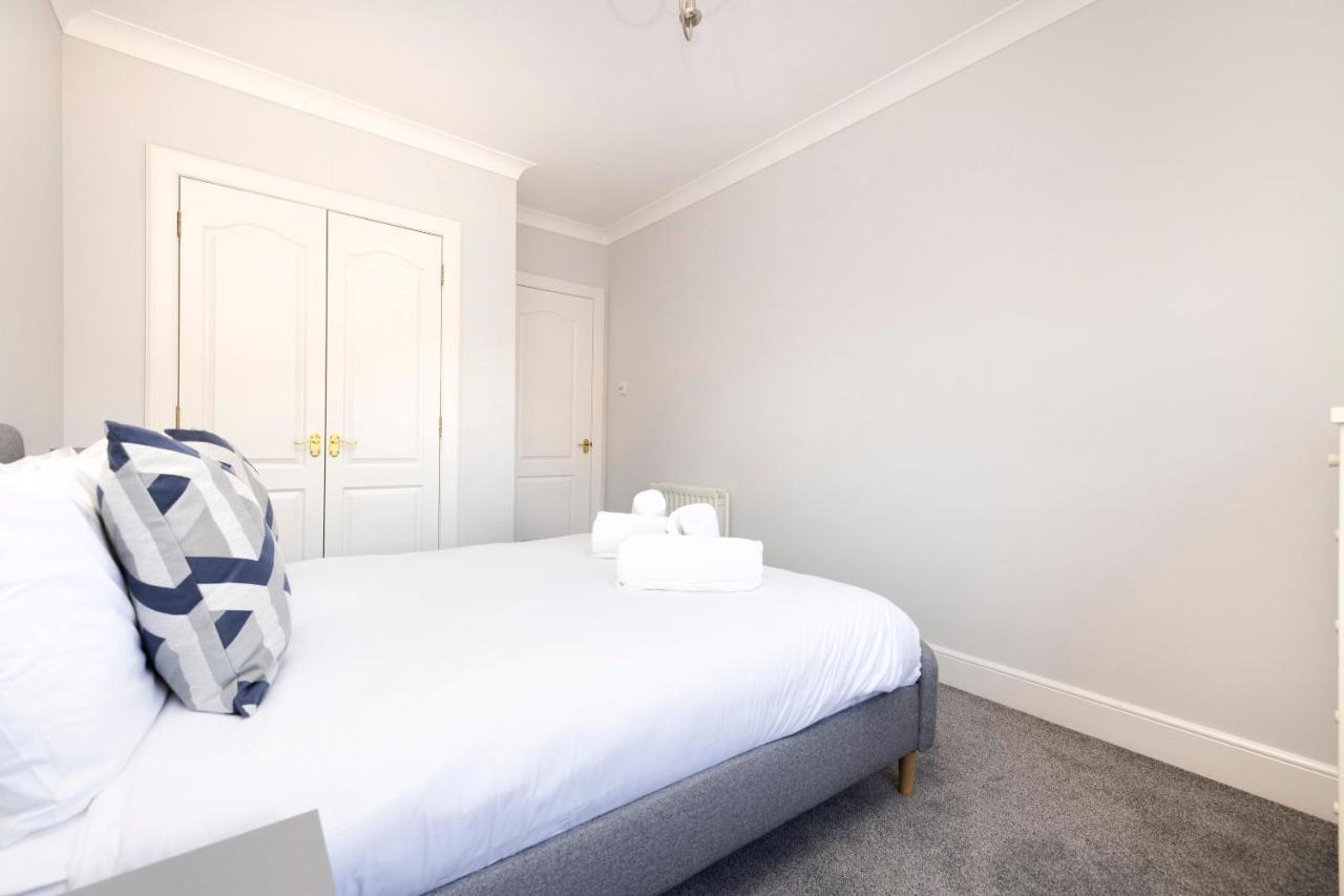 Joivy Modern Flat With Free Parking Apartment Edinburgh Bagian luar foto